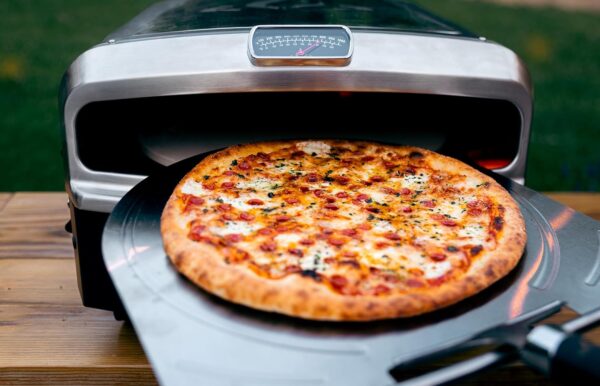 HALO Versa 16 Outdoor Pizza Oven | Rotating Stone bakes up to 16" Pizzas | Packed with Oven Cover